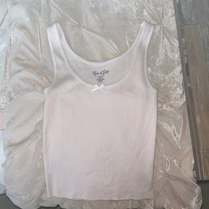 barely ever worn, very cute white bow and white detailing